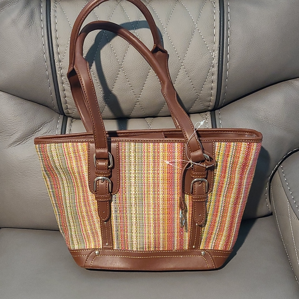 New without tags. Etienne Aigner Straw leather shoulder bag  .